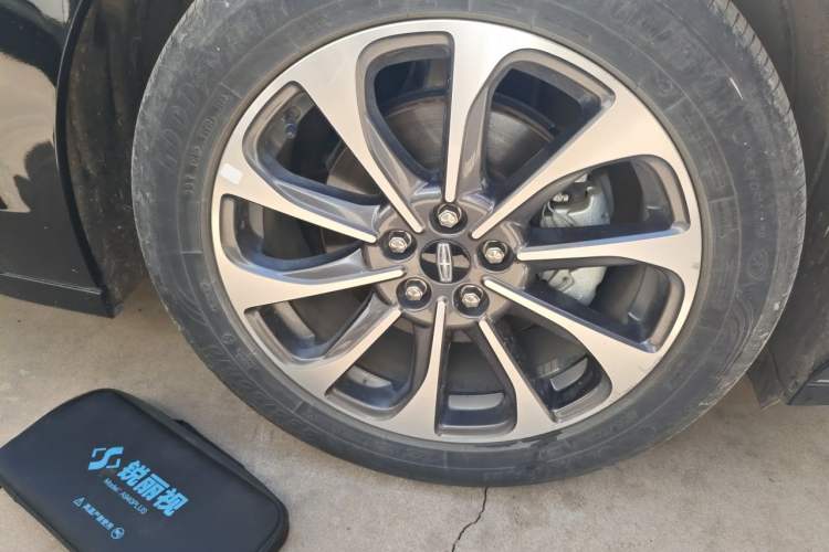 Used Lincoln Z 2022 iXiang Deluxe Edition Right Front Wheel Hub