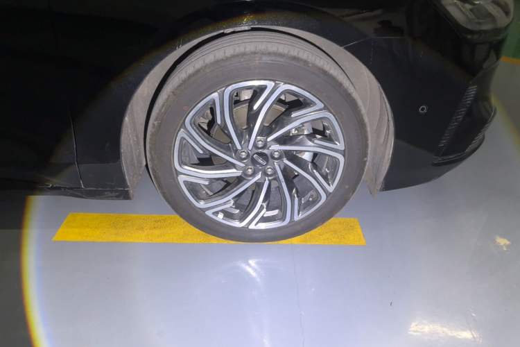 Used Lincoln Z 2022 iXiang Zunyi Edition Right Front Wheel Hub