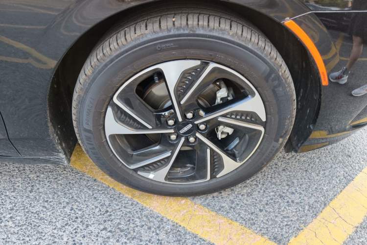 Used Lincoln Z 2022 iKoo Deluxe Edition Right Front Wheel Hub