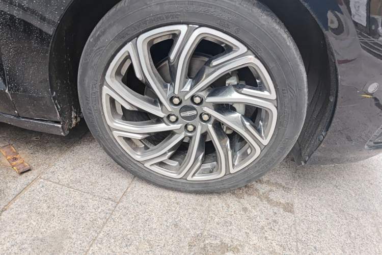 Used Lincoln Z 2022 iEnjoy Luxury Edition Right Front Wheel Hub