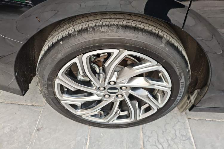 Used Lincoln Z 2022 iEnjoy Luxury Edition Right Rear Wheel Hub