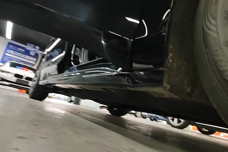 Used Lincoln Z 2022 iXiang Luxury Edition Right Side Sill