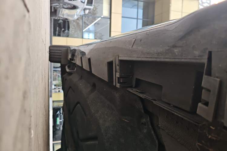 Used Lincoln Z 2022 iEnjoy Luxury Edition Right Side Sill