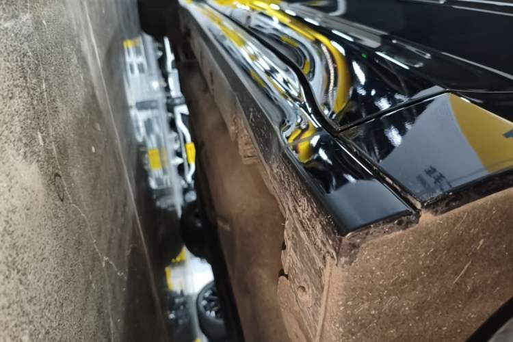 Used Lincoln Z 2022 iXiang Luxury Edition Right Side Sill