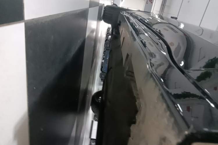 Used Lincoln Z 2022 iXiang Luxury Edition Right Side Sill