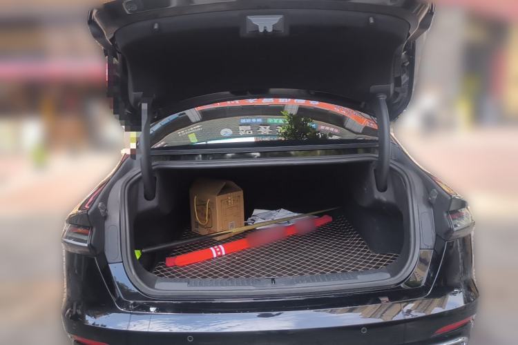 Used Lincoln Z 2022 iXiang Luxury Edition Trunk