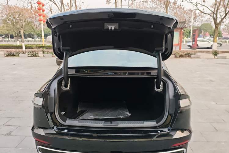 Used Lincoln Z 2022 iEnjoy Luxury Edition Trunk