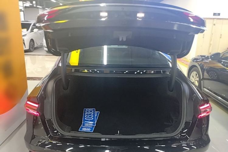 Used Lincoln Z 2022 iXiang Luxury Edition Trunk