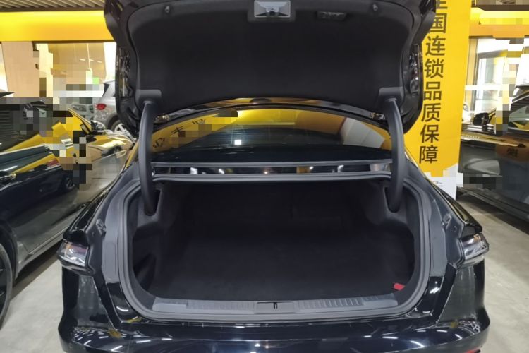 Used Lincoln Z 2022 iXiang Luxury Edition Trunk