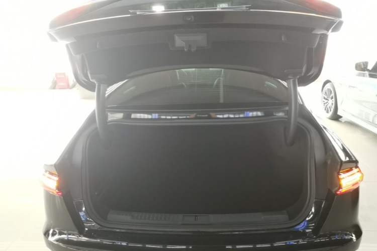 Used Lincoln Z 2022 iXiang Zunyi Edition Trunk