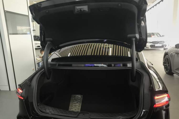 Used Lincoln Z 2022 iKoo Luxury Edition Trunk