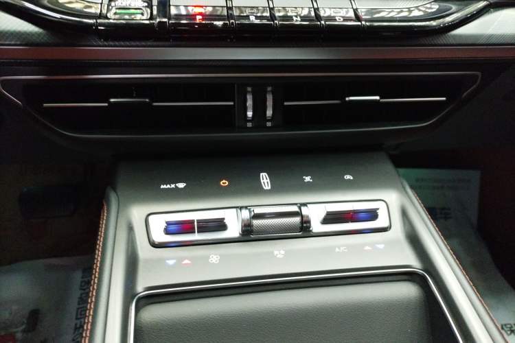Used Lincoln Z 2022 iXiang Zunyi Edition Audio And AC Panel