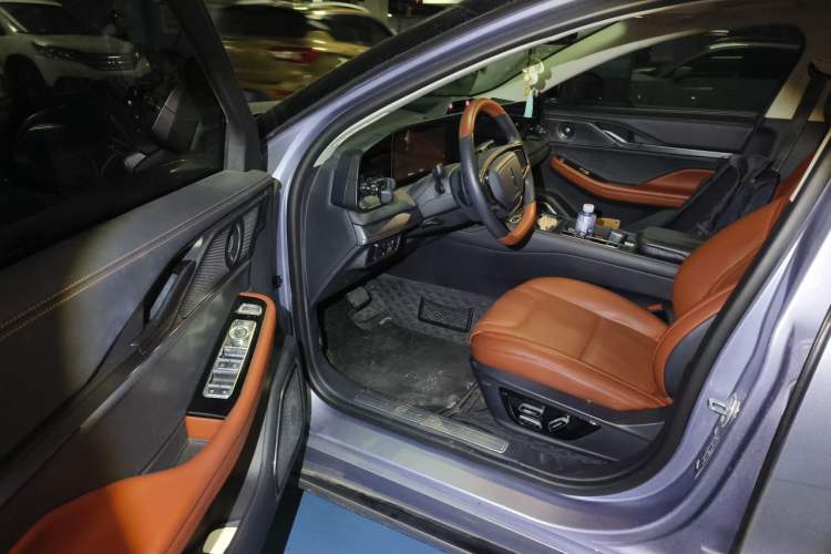 Used Lincoln Z 2022 iEnjoy Luxury Edition Driver Seat