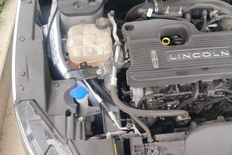 Used Lincoln Z 2022 iXiang Zunyi Edition Engine Bay Right