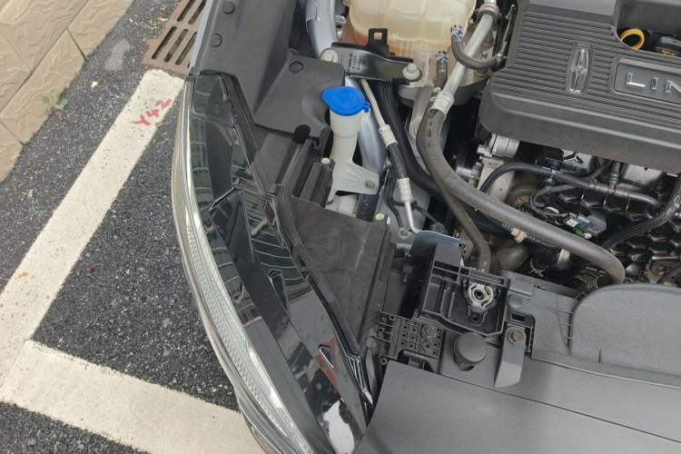 Used Lincoln Z 2022 iXiang Luxury Edition Engine Bay Right