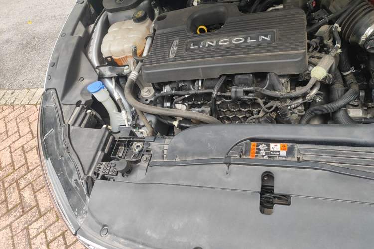 Used Lincoln Z 2022 iEnjoy Luxury Edition Engine Bay Right