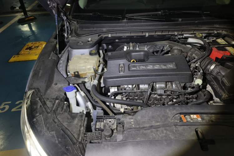Used Lincoln Z 2022 iEnjoy Luxury Edition Engine Bay Right
