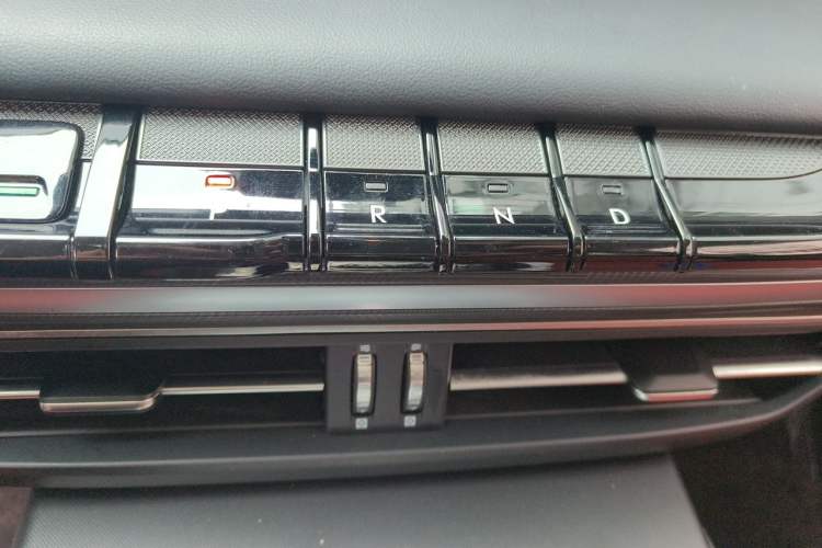 Used Lincoln Z 2022 iXiang Luxury Edition Gear Lever