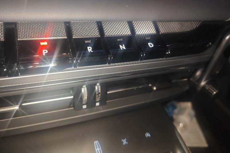 Used Lincoln Z 2022 Facelift iEnjoy Deluxe Edition Gear Lever