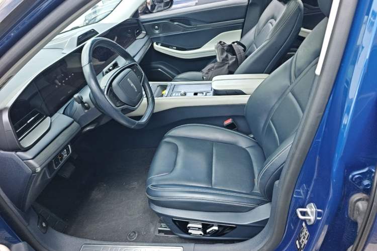 Used Lincoln Z 2022 iCool Luxury Edition Left Front Seat