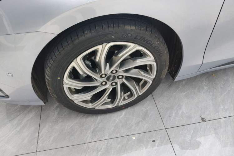 Used Lincoln Z 2022 iEnjoy Prestige Edition Left Front Wheel Hub