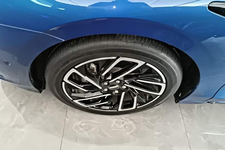 Used Lincoln Z 2022 iKoo Luxury Edition Left Front Wheel Hub
