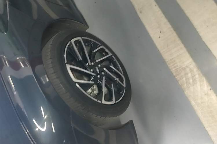 Used Lincoln Z 2022 iKoo Centennial Limited Edition Left Front Wheel Hub