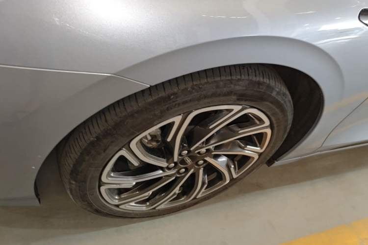 Used Lincoln Z 2022 iEnjoy Prestige Edition Left Front Wheel Hub