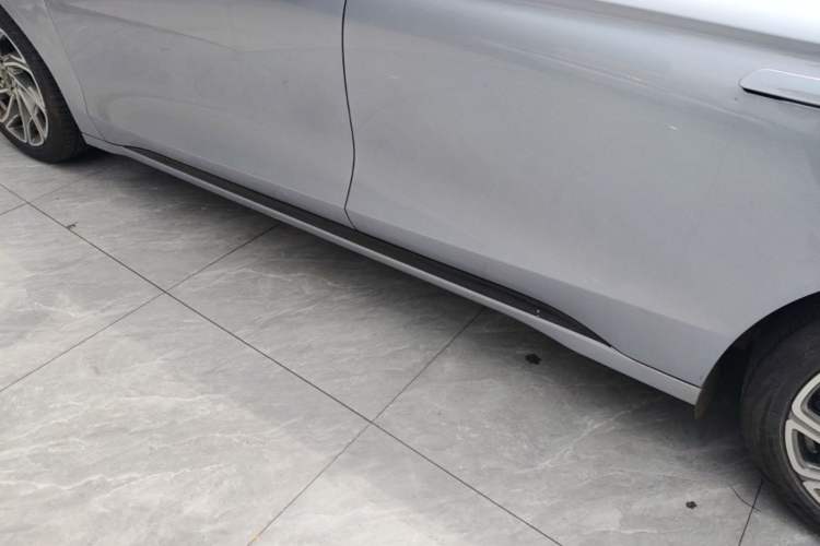 Used Lincoln Z 2022 iEnjoy Prestige Edition Left Side Sill