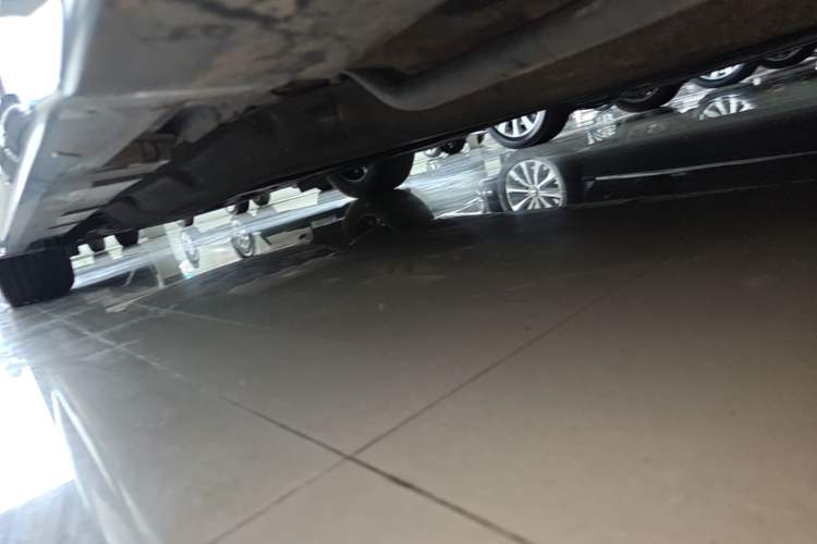 Used Lincoln Z 2022 iXiang Deluxe Edition Left Side Sill