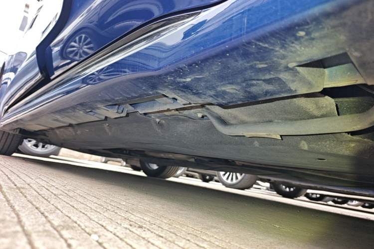 Used Lincoln Z 2022 iCool Luxury Edition Left Side Sill