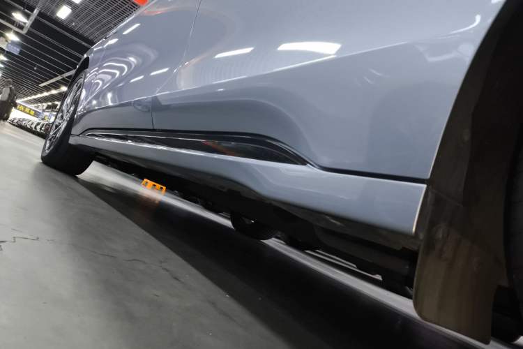 Used Lincoln Z 2022 iEnjoy Luxury Edition Left Side Sill