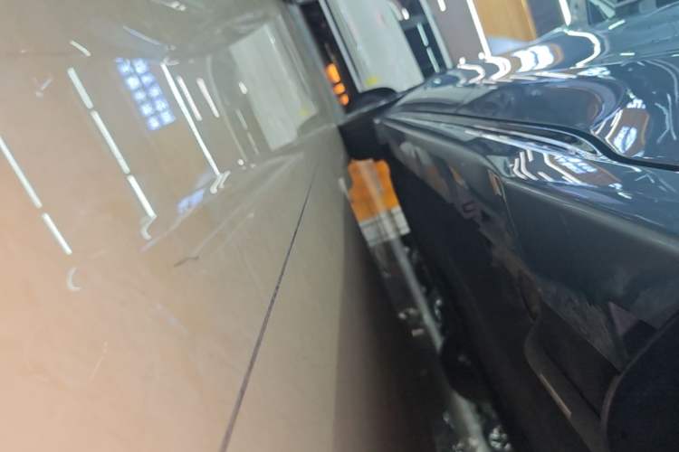 Used Lincoln Z 2022 iXiang Luxury Edition Left Side Sill