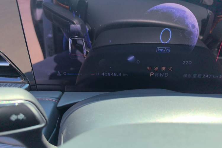 Used Lincoln Z 2022 iXiang Deluxe Edition Odometer Close Up