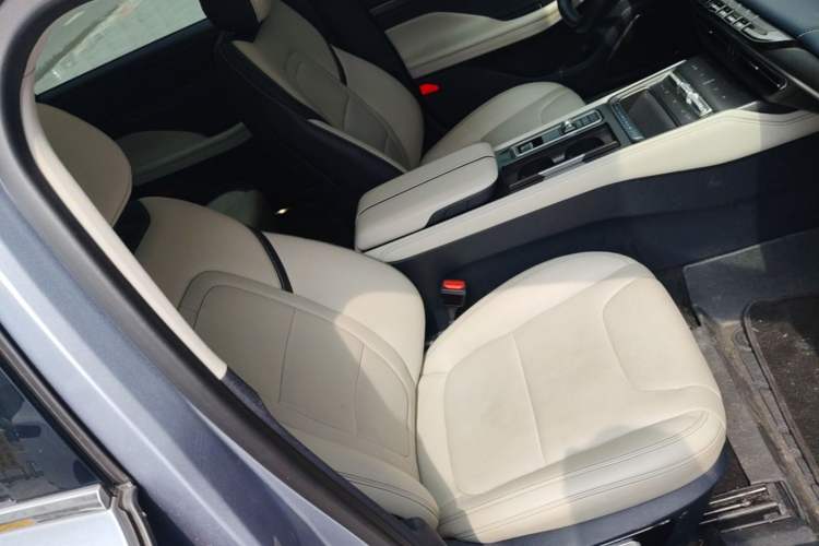 Used Lincoln Z 2022 iEnjoy Prestige Edition Right Front Seat