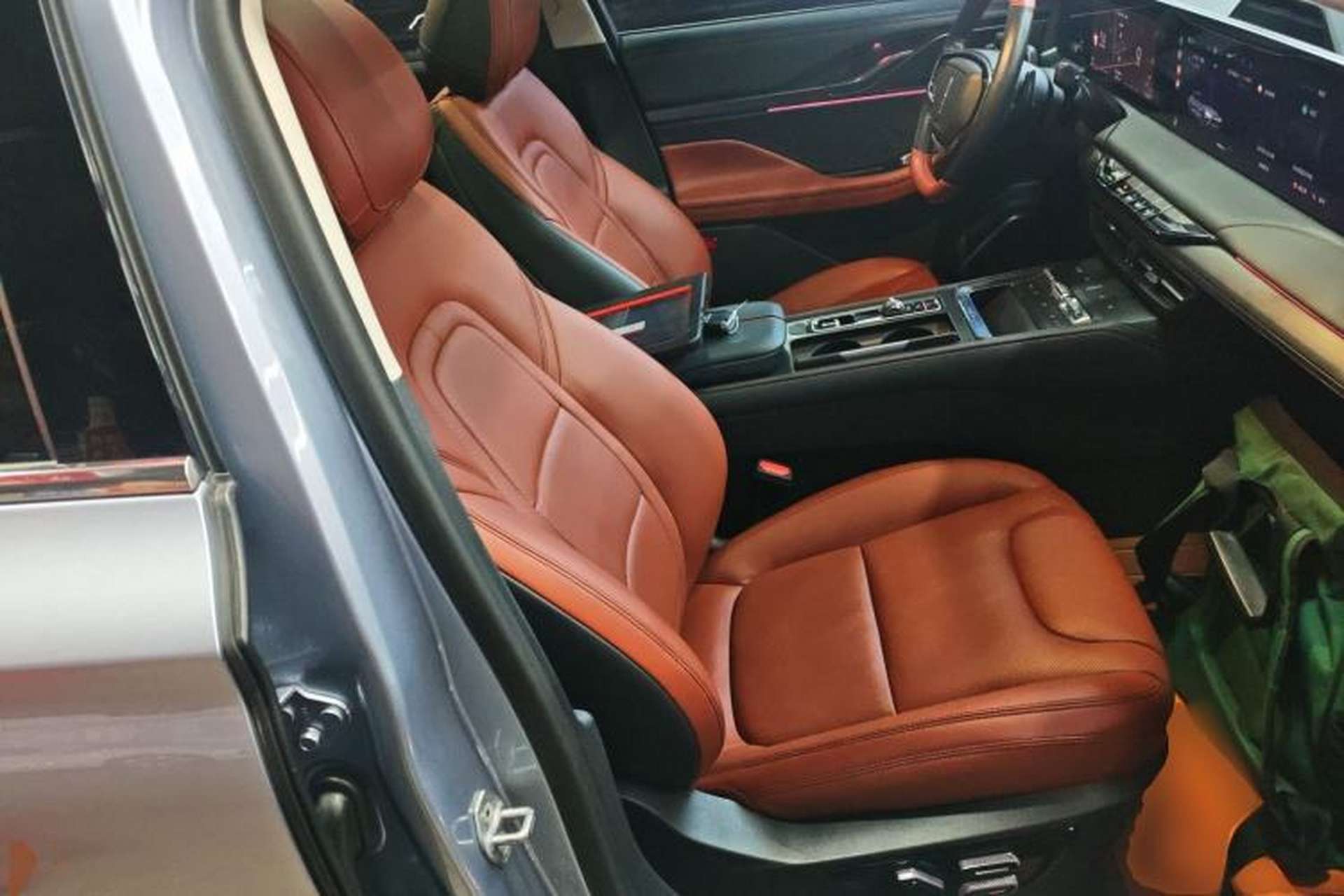 Used Lincoln Z 2022 iEnjoy Luxury Edition Right Front Seat
