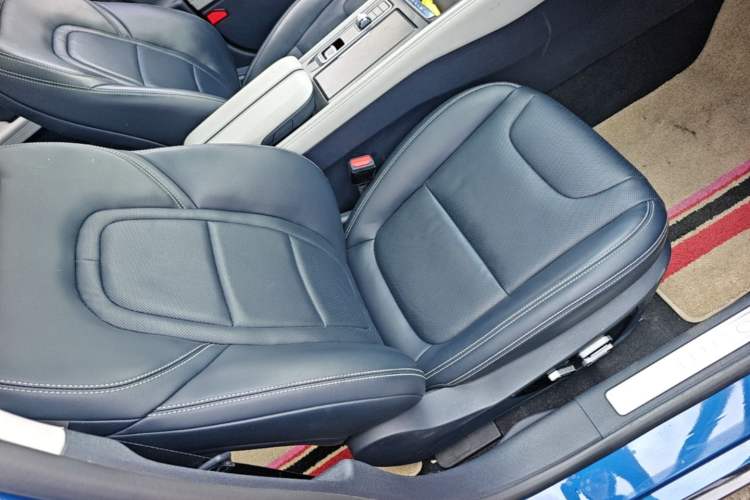 Used Lincoln Z 2022 iCool Luxury Edition Right Front Seat