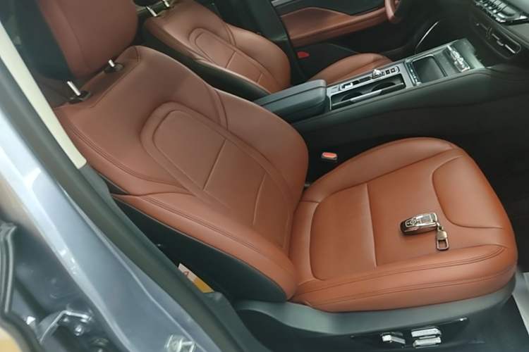 Used Lincoln Z 2022 iXiang Luxury Edition Right Front Seat