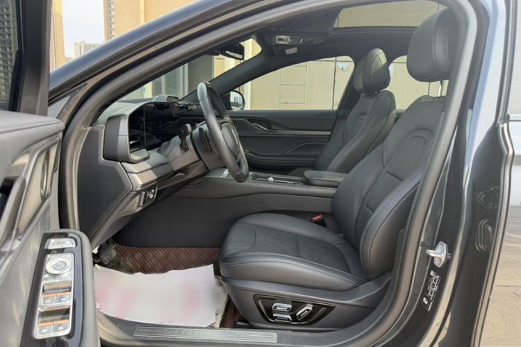Used Lincoln Z 2022 iKoo Centennial Limited Edition Right Front Seat