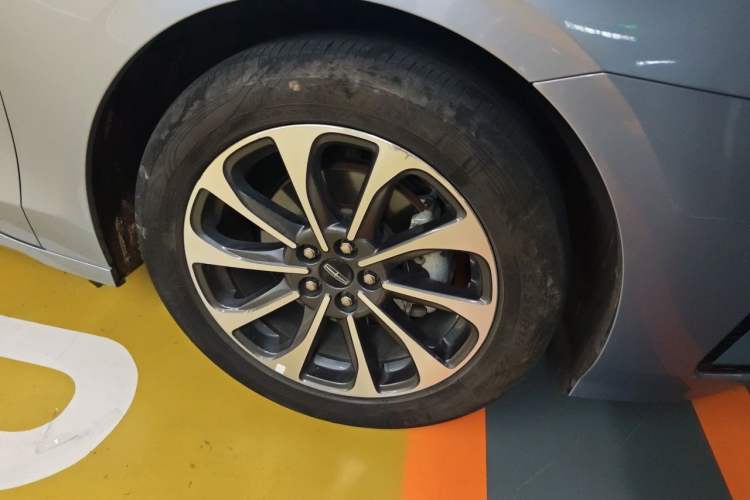 Used Lincoln Z 2022 iXiang Luxury Edition Right Front Wheel Hub