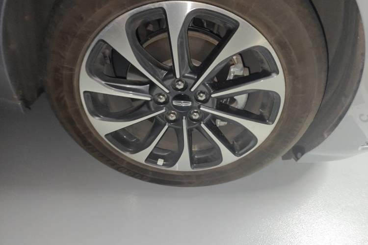 Used Lincoln Z 2022 iXiang Deluxe Edition Right Front Wheel Hub