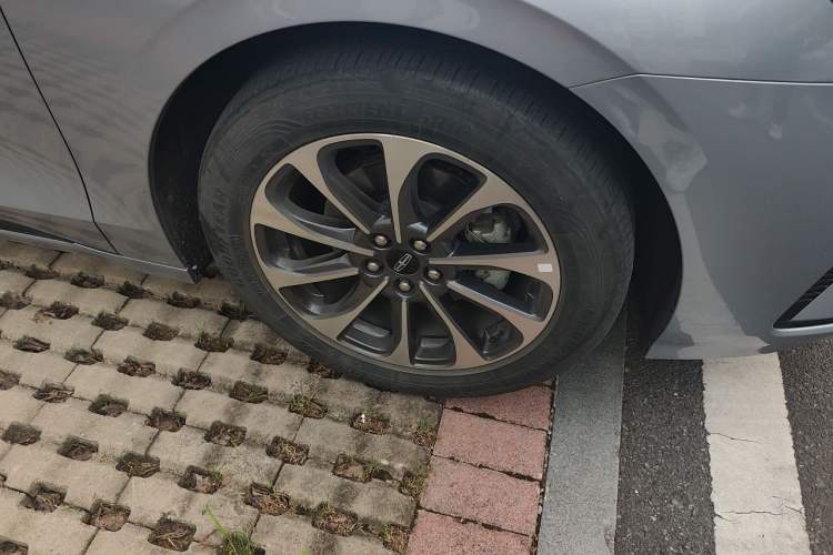Used Lincoln Z 2022 iXiang Luxury Edition Right Front Wheel Hub