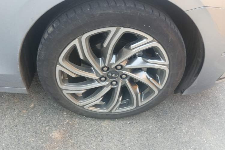 Used Lincoln Z 2022 iEnjoy Luxury Edition Right Front Wheel Hub