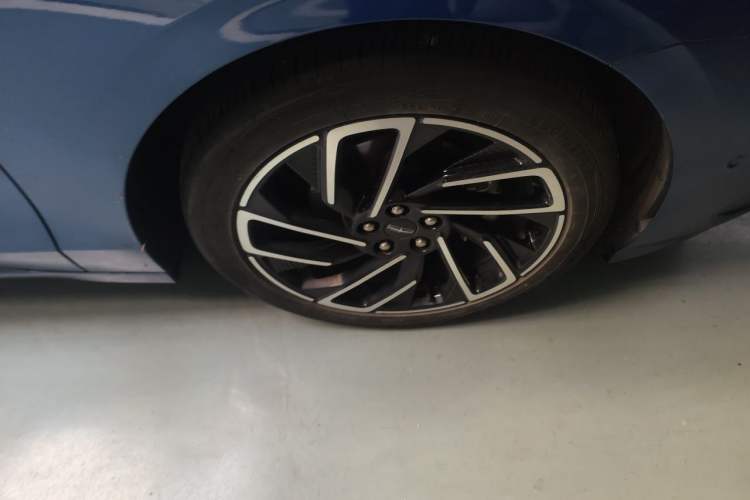 Used Lincoln Z 2022 iKoo Luxury Edition Right Front Wheel Hub