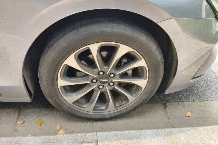 Used Lincoln Z 2022 iXiang Luxury Edition Right Front Wheel Hub