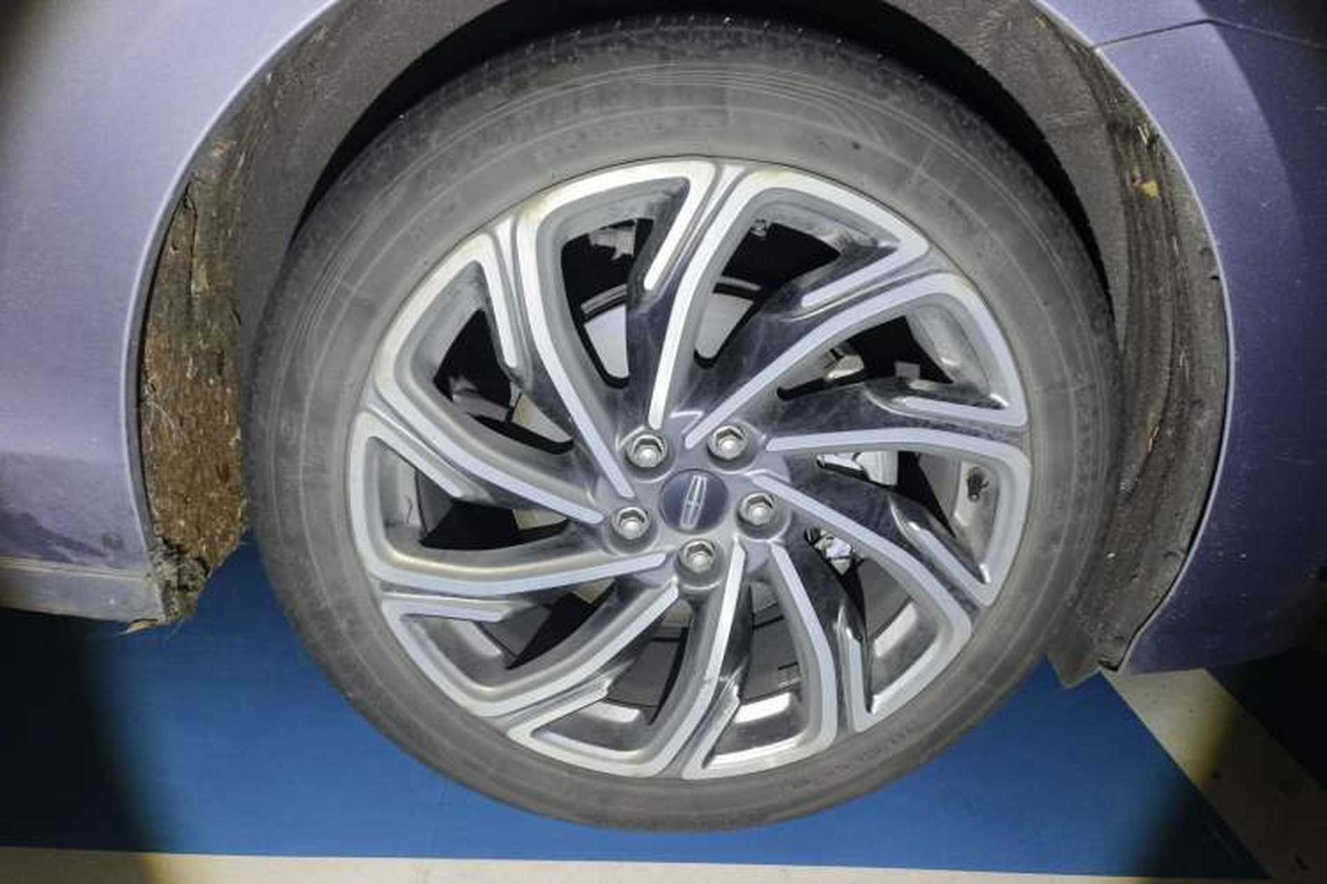 Used Lincoln Z 2022 iEnjoy Luxury Edition Right Front Wheel Hub