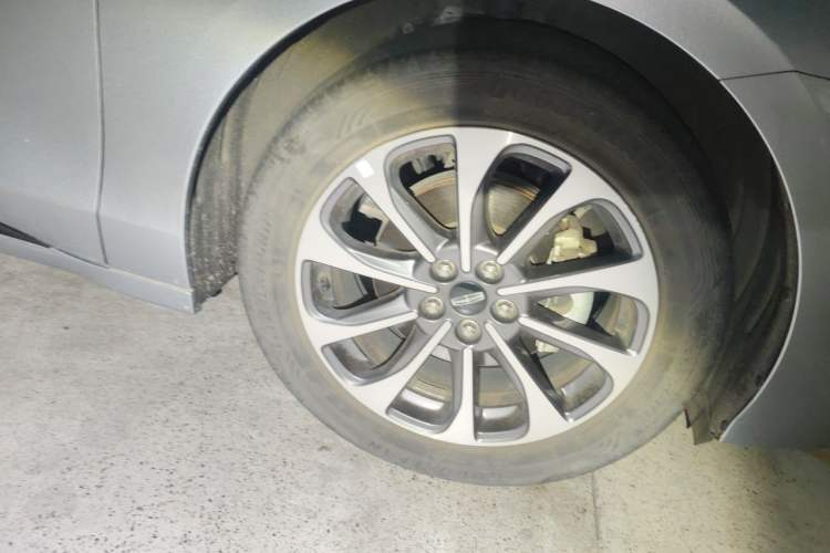 Used Lincoln Z 2022 iXiang Luxury Edition Right Front Wheel Hub