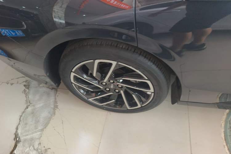 Used Lincoln Z 2022 iKoo Centennial Limited Edition Right Rear Wheel Hub