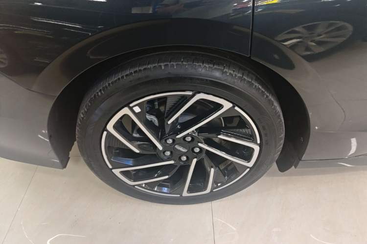 Used Lincoln Z 2022 iKoo Centennial Limited Edition Right Rear Wheel Hub
