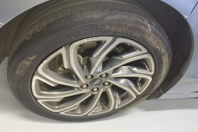 Used Lincoln Z 2022 iEnjoy Luxury Edition Right Rear Wheel Hub